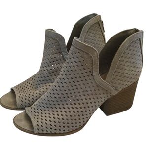 Gray Qupid Perforated Chic Ankle Boots 2.5 Inch Heel ZIP Back Size 8